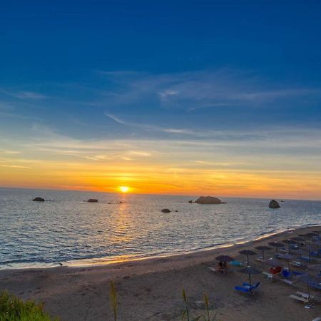 Christinas Apartments Agios Matthaios  Екстер'єр фото