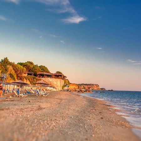 Christinas Apartments Agios Matthaios  Екстер'єр фото