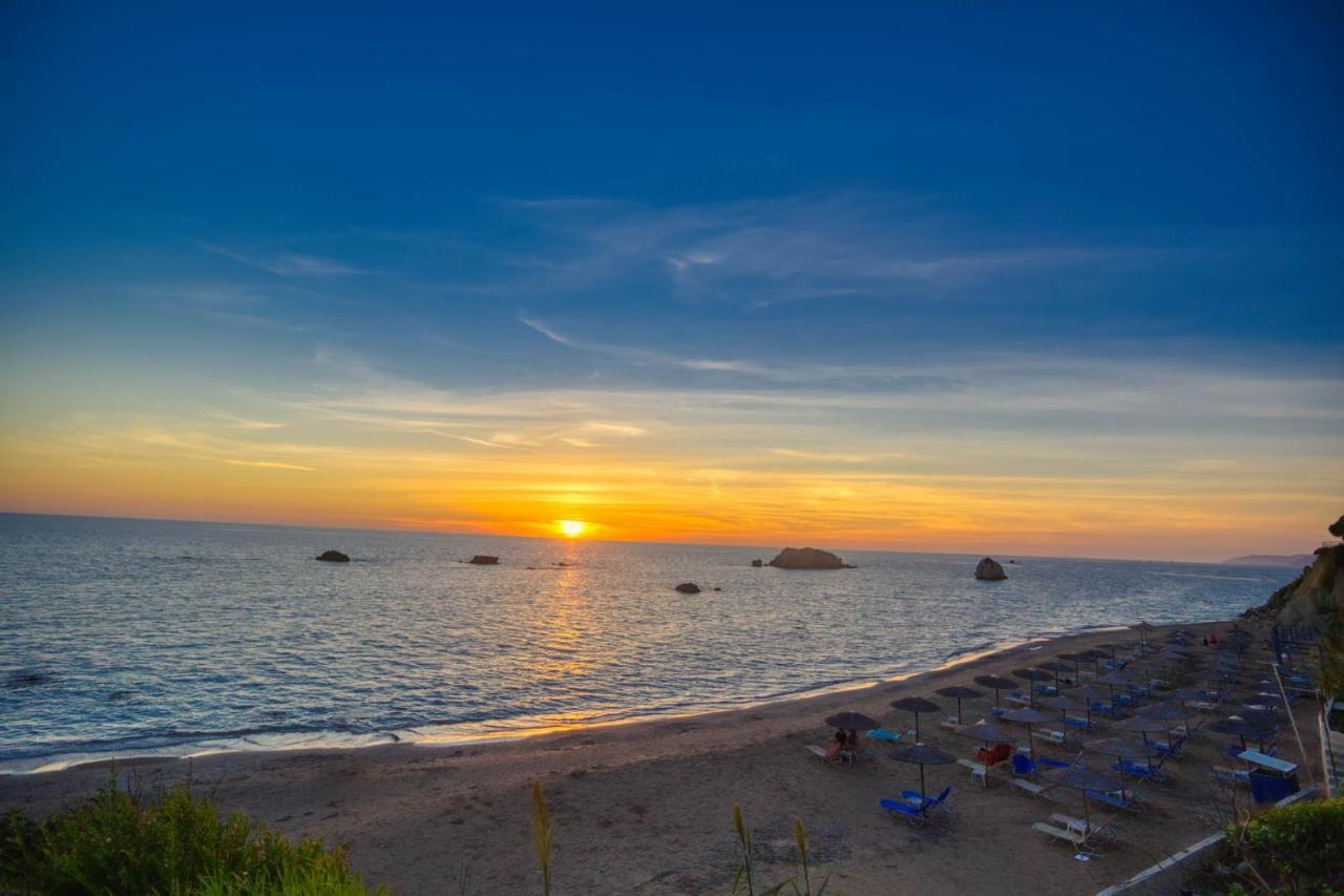 Christinas Apartments Agios Matthaios  Екстер'єр фото