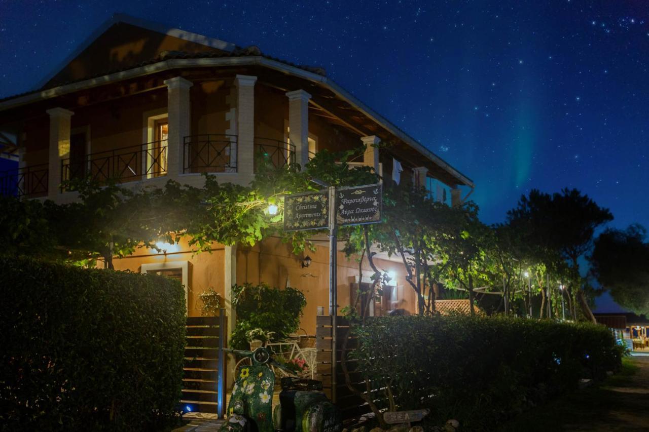 Christinas Apartments Agios Matthaios  Екстер'єр фото