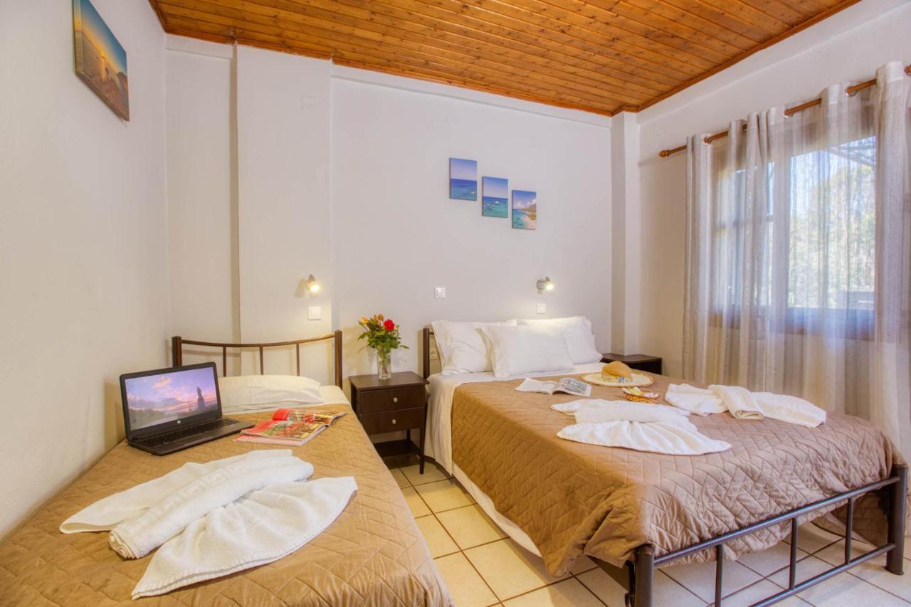 Christinas Apartments Agios Matthaios  Екстер'єр фото