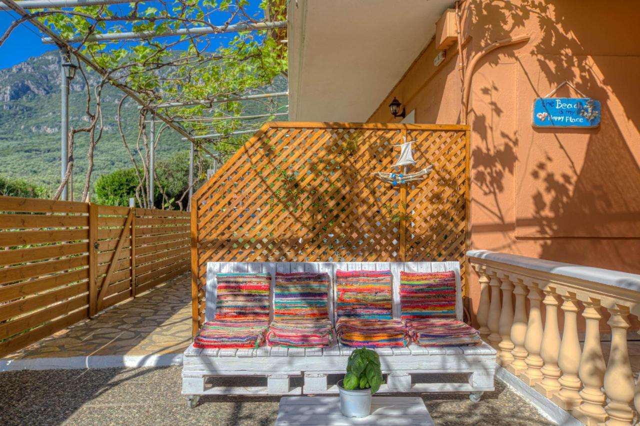 Christinas Apartments Agios Matthaios  Екстер'єр фото