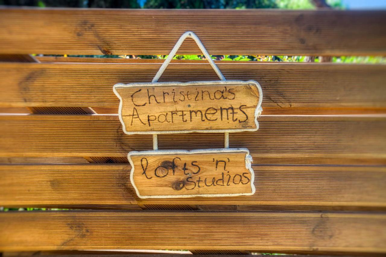 Christinas Apartments Agios Matthaios  Екстер'єр фото