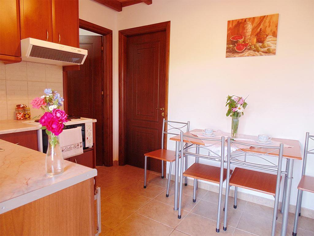 Christinas Apartments Agios Matthaios  Екстер'єр фото