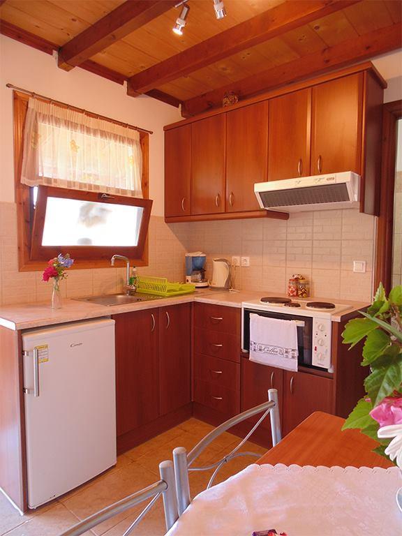 Christinas Apartments Agios Matthaios  Екстер'єр фото