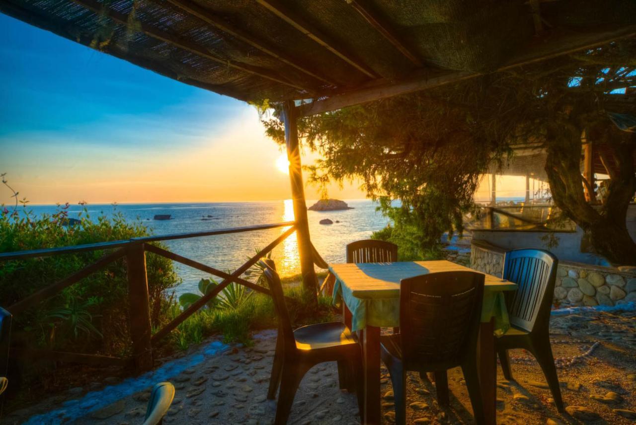 Christinas Apartments Agios Matthaios  Екстер'єр фото