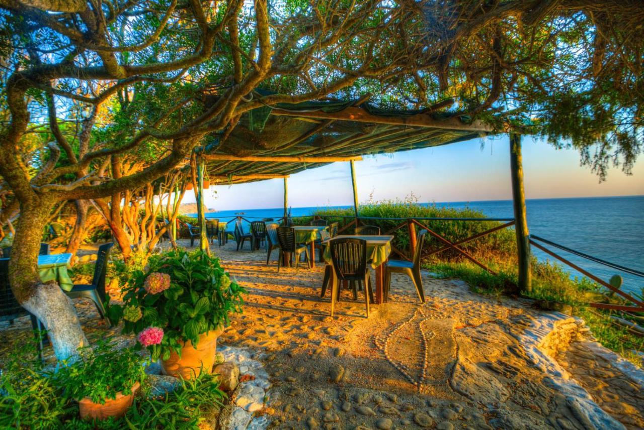 Christinas Apartments Agios Matthaios  Екстер'єр фото
