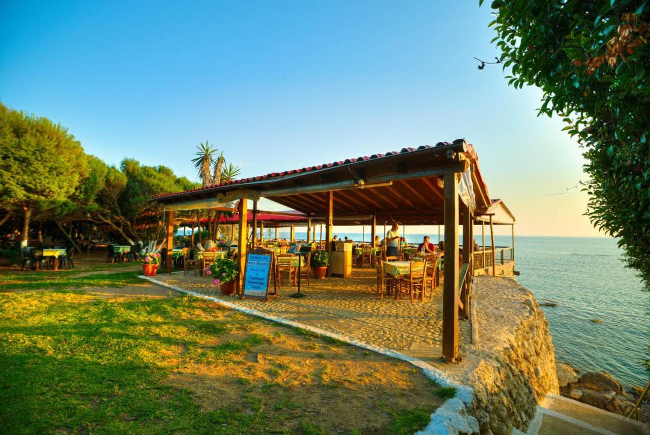 Christinas Apartments Agios Matthaios  Екстер'єр фото