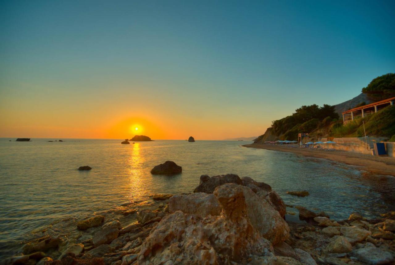Christinas Apartments Agios Matthaios  Екстер'єр фото